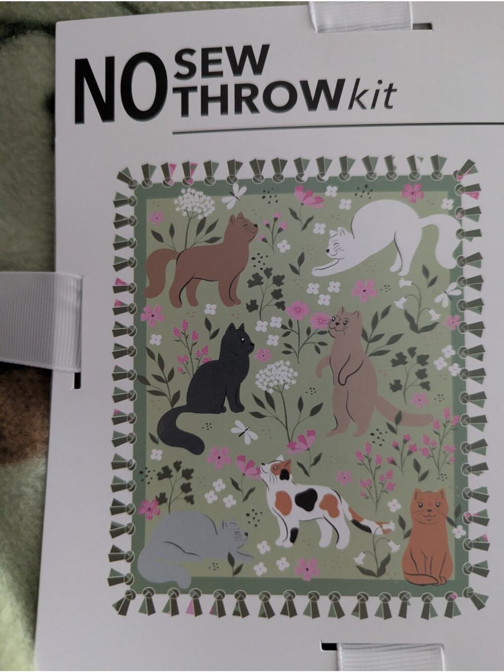 DIY No Sew Throw Kit Cat Feline Floral 48x60" Anti-Pill Fleece Joann Fabric New